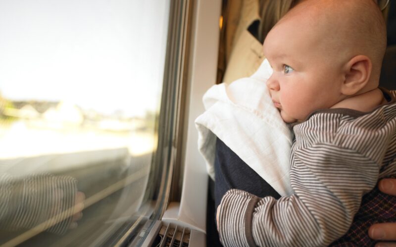 viaggio treno neonato
