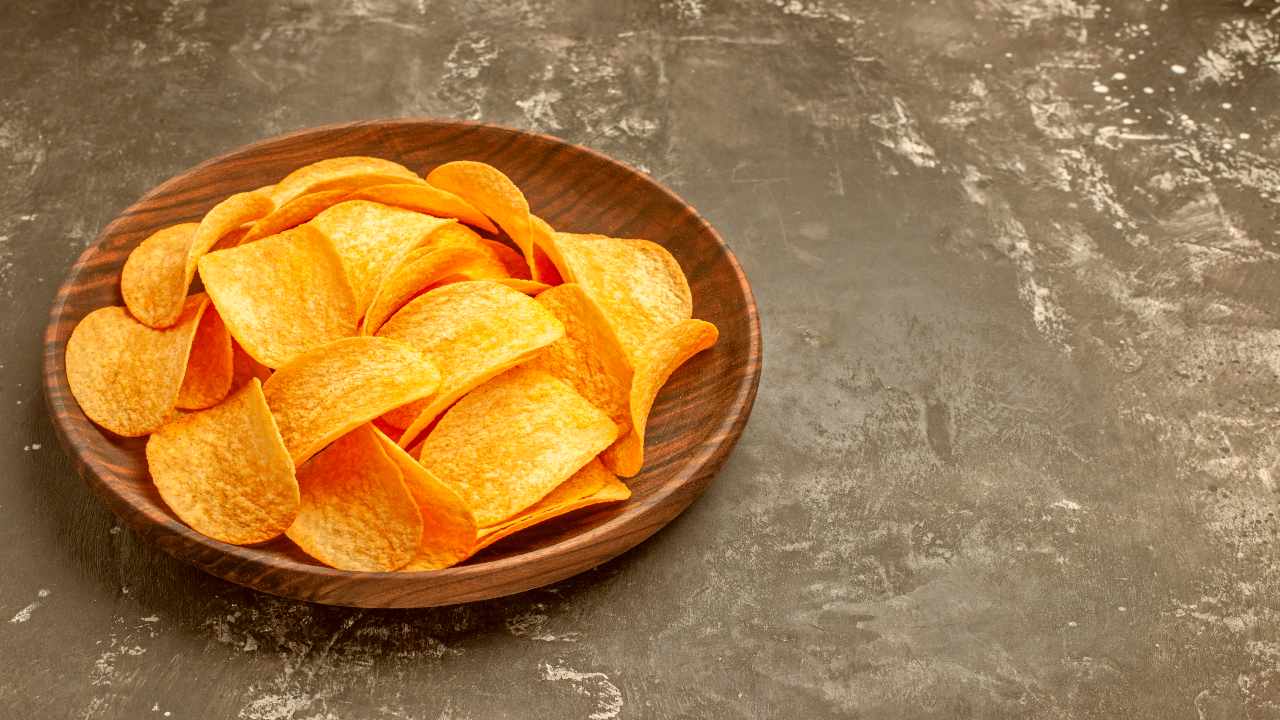 chips-di-zucca-al-forno-si-preparano-in-pochissimo-tempo-e-sono-super-gustose