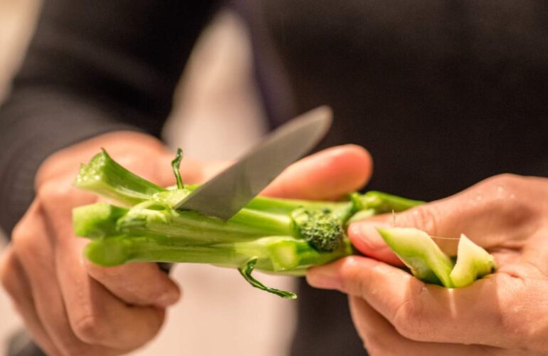 non-gettare-via-i-gambi-dei-broccoli:-ti-insegno-un-modo-geniale-per-utilizzarli,-e-incredibile