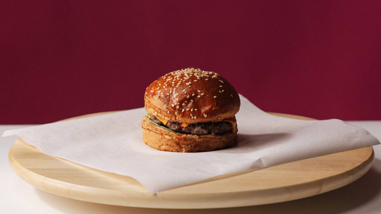 burger-di-fagioli-neri-e-couscous:-piatto-unico-vegano-super-nutriente