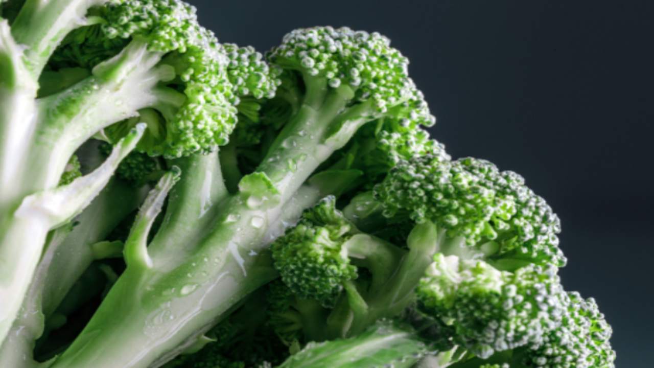 non-buttare-i-gambi-di-broccolo:-ecco-3-ricette-per-usarli