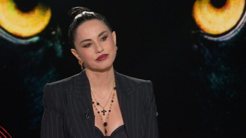 paola-iezzi-a-belve:-mi-sento-un-gay-nel-corpo-di-una-donna.-ho-pensato-alla-morte